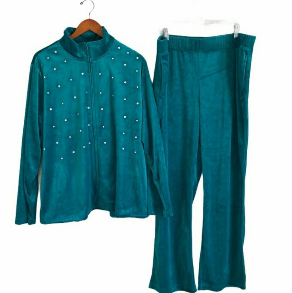 🌞 FABULOUS VALOUR AND RHINESTONE TRACKSUIT